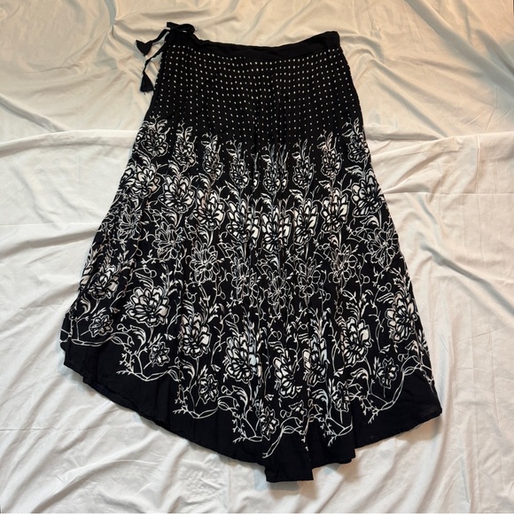Vintage 90s Elegant Black and White Floral Midi Fairy Skirt w Asymmetrical Hem - Picture 2 of 5